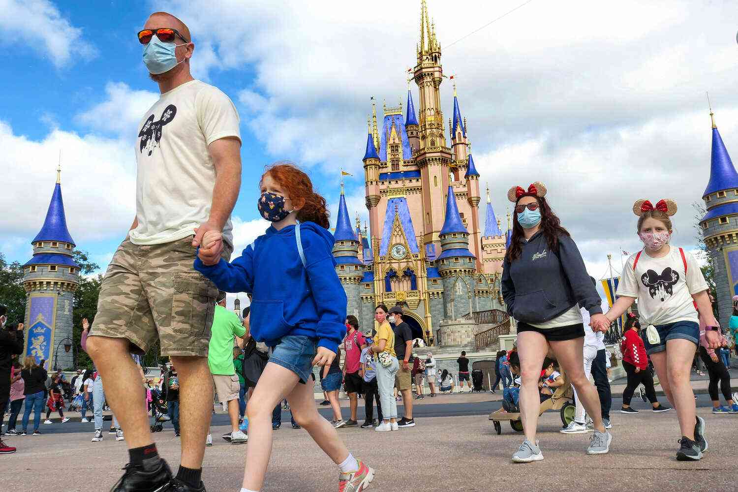 Disney temporarily bans new hires from getting vaccinations